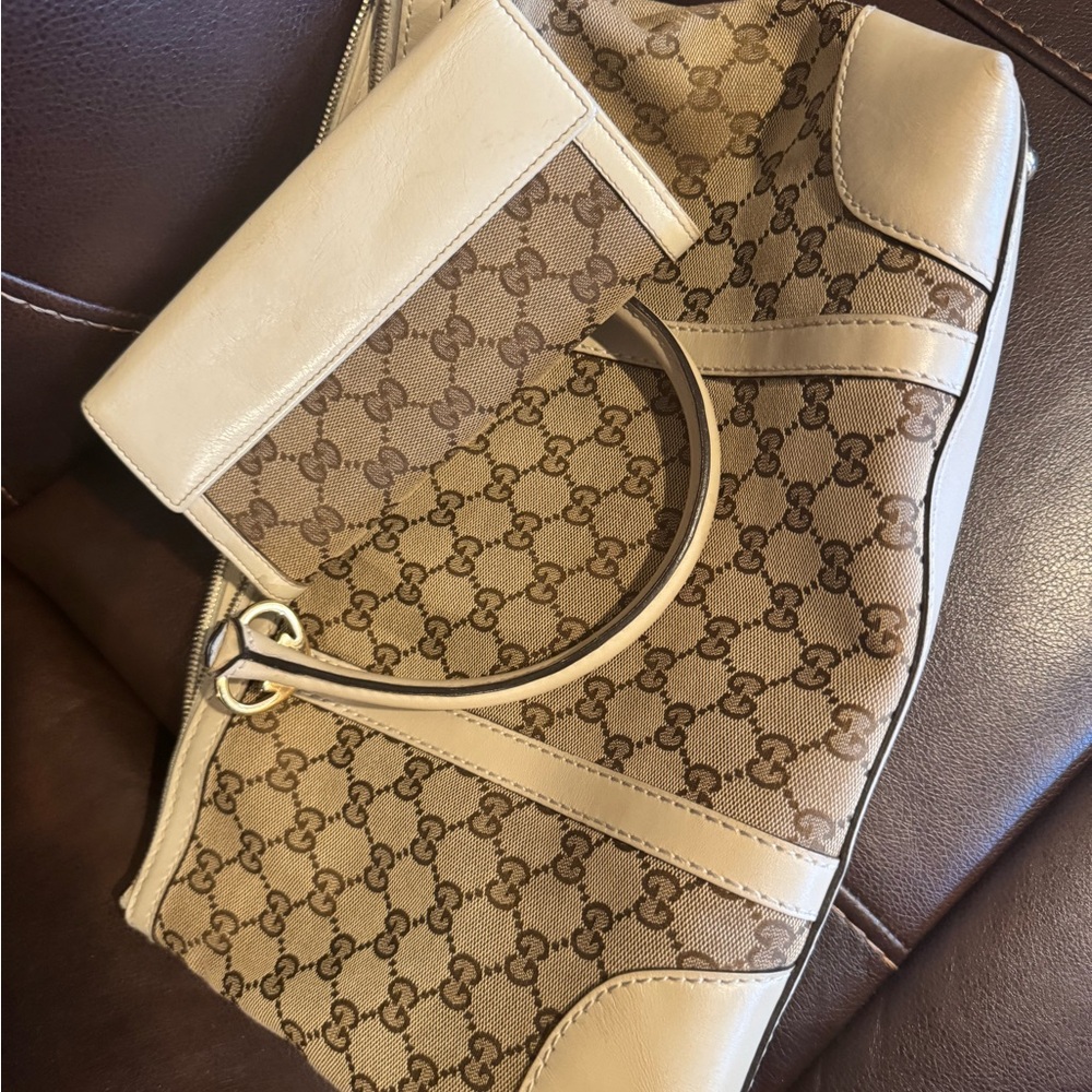 Gucci Beige and Cream Shoulder Bag